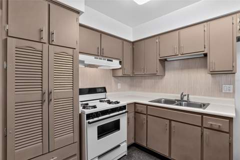 6120 W Ridgewood Avenue, Orlando FL - photo 8 of 30