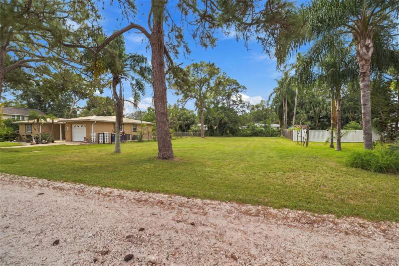 3 bedroom Single Family Residence at 511 Tennessee Avenue, Crystal Beach Rev, Crystal Beach — photo 3