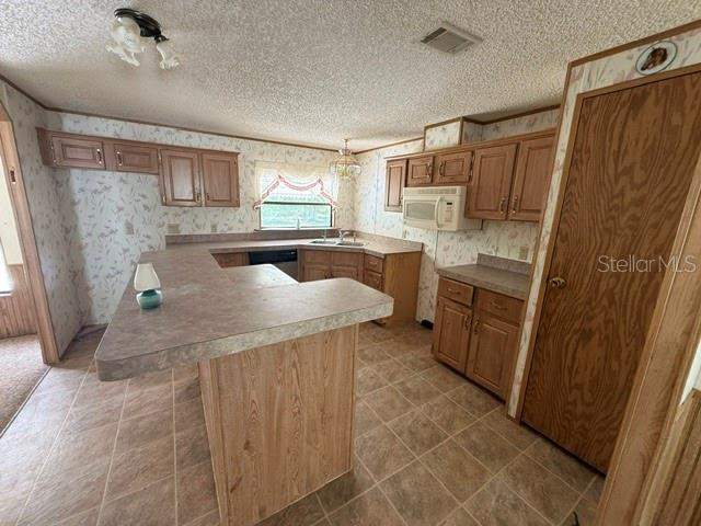 4 bedroom Manufactured Home at 18627 NW 24th Avenue, Bass Lake Ranches, Citra — photo 4
