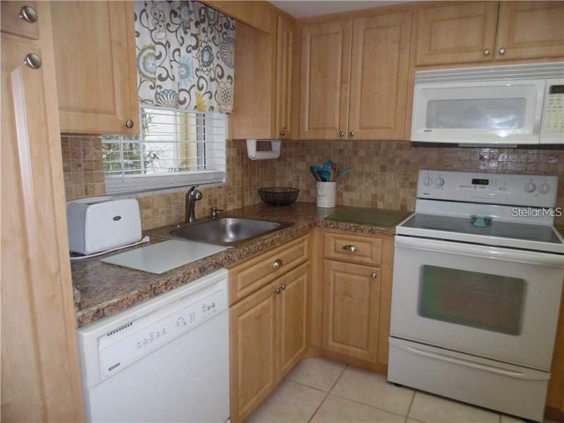 1 bedroom Villa at 1656 S Lake Avenue #3, Normandy Park South, Clearwater — photo 4