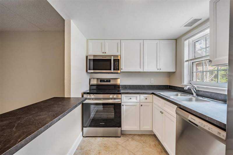 2 bedroom Condominium at 8565 12th Way #A, Jamestown Condo, St Petersburg — photo 2