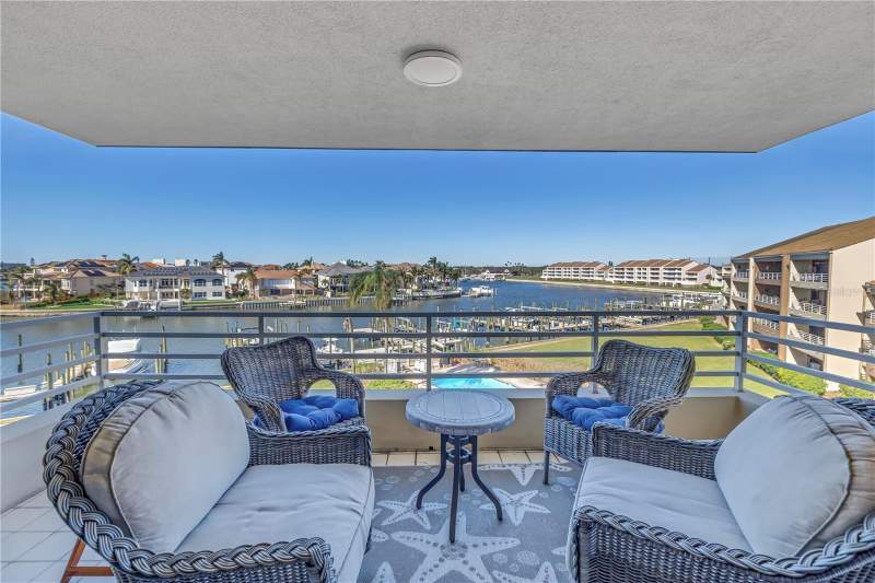 2795 KIPPS COLONY DRIVE #305 home for sale in Kipps Colony at Pasadena Yacht/Country Club