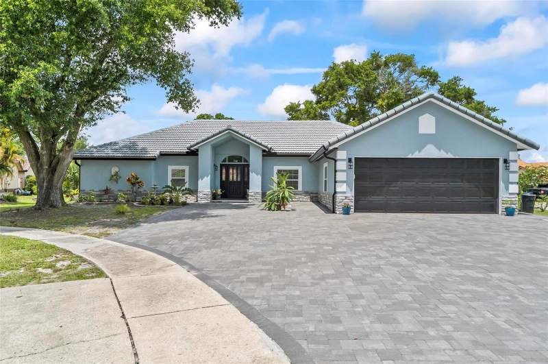 Estate Homes At Bradford Cove