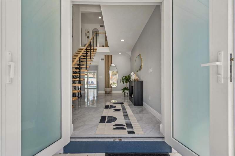 5 bedroom Single Family Residence at 933 Eldorado Avenue, Mandalay Sub, Clearwater Beach — photo 4