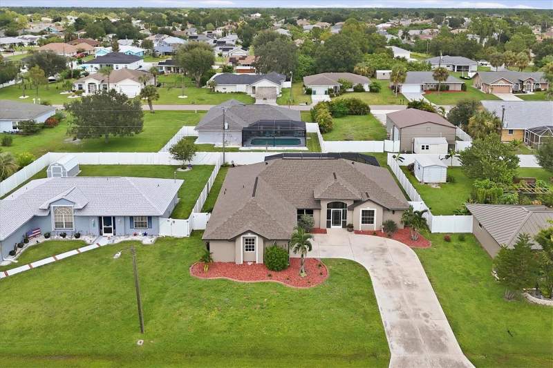 4 bedroom Single Family Residence at 23108 August Avenue, Port Charlotte Sec 015, Port Charlotte — photo 2