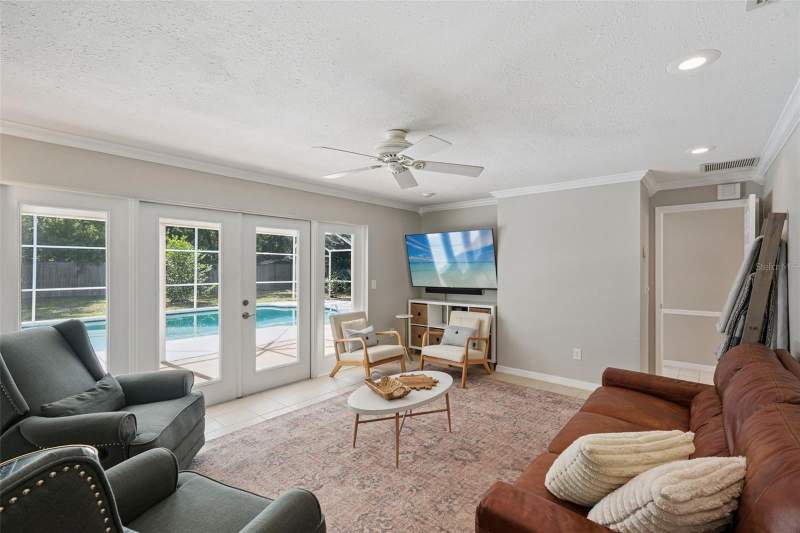 4 bedroom Single Family Residence at 309 Hickory Drive, Sweetwater Oaks Sec 06, Longwood — photo 4