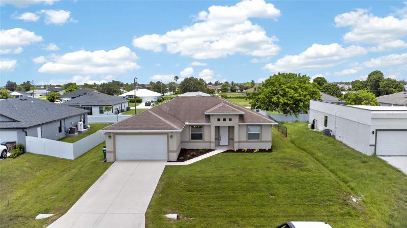 3 bedroom Single Family Residence at 2714 NW 1st Place, Cape Coral, Cape Coral — photo 2
