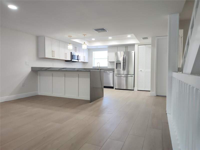 3 bedroom Townhouse at 255 Capri Circle #36, Treasures Of Capri Condo, Treasure Island — photo 4