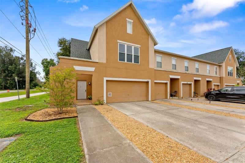 3 bedroom Townhouse at 4363 Tyler Circle, Las Palmas Twnhms, St Petersburg — photo 4