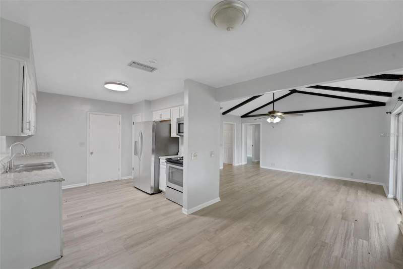 3 bedroom Single Family Residence at 404 Lake Ned Road, Fla Highlands Co Sub, Winter Haven — photo 4