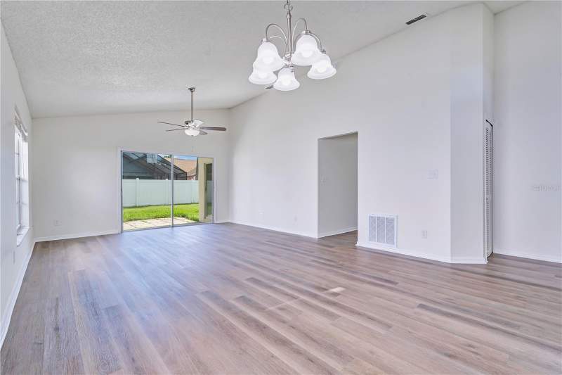 3 bedroom Single Family Residence at 1428 Abberton Drive, Southchase, Orlando — photo 2