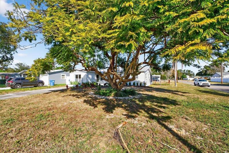 3 bedroom Single Family Residence at 5701 14th Avenue, Oak Ridge Estates Rep Of Blk 30, St Petersburg — photo 4