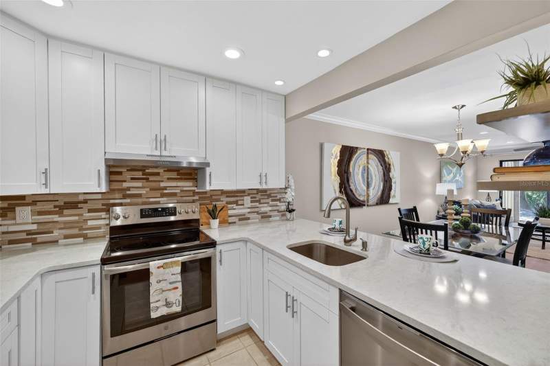 2 bedroom Condominium at 731 83rd Avenue #105, Trafalgar Square Condo, St Petersburg — photo 5