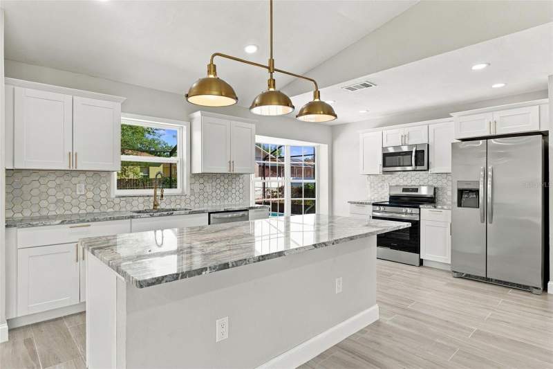3 bedroom Single Family Residence at 11365 Riddle Drive, Spring Hill, Spring Hill — photo 5