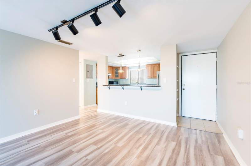 3 bedroom Condominium at 735 S Village Drive #206, Village Lake Condo, St Petersburg — photo 5