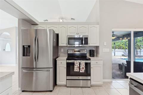 413 NW 17th Place, Cape Coral FL - photo 15 of 34