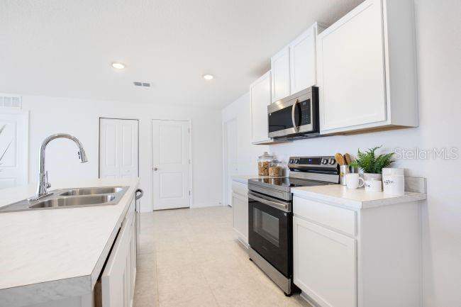 4 bedroom Single Family Residence at 16077 Malden Road, Royal Highlands, Weeki Wachee — photo 5