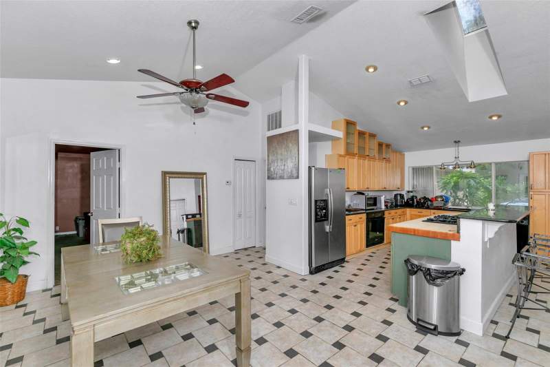 4 bedroom Single Family Residence at 3585 SE 55th Court, Indian Pines, Ocala — photo 4