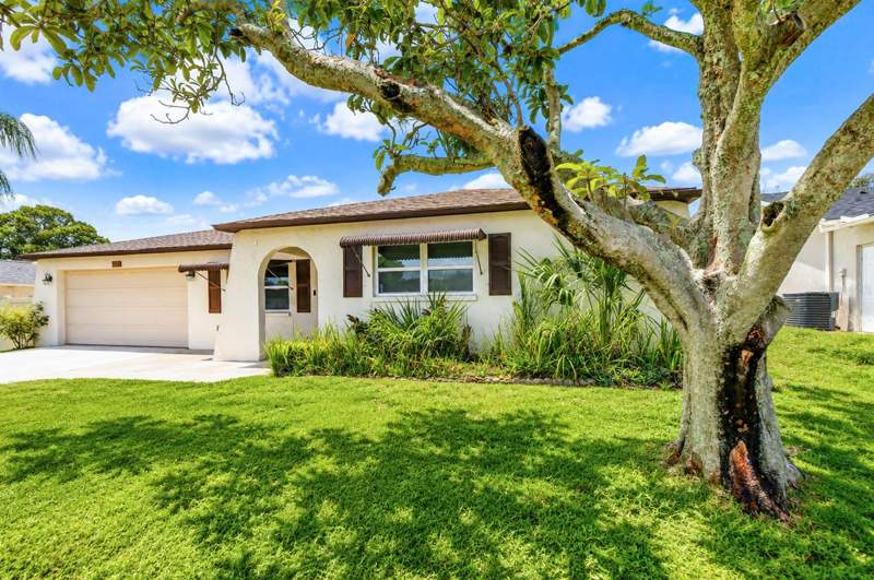 3 bedroom Single Family Residence at 8811 Martinique Lane, Radcliffe Estates, Port Richey — photo 5