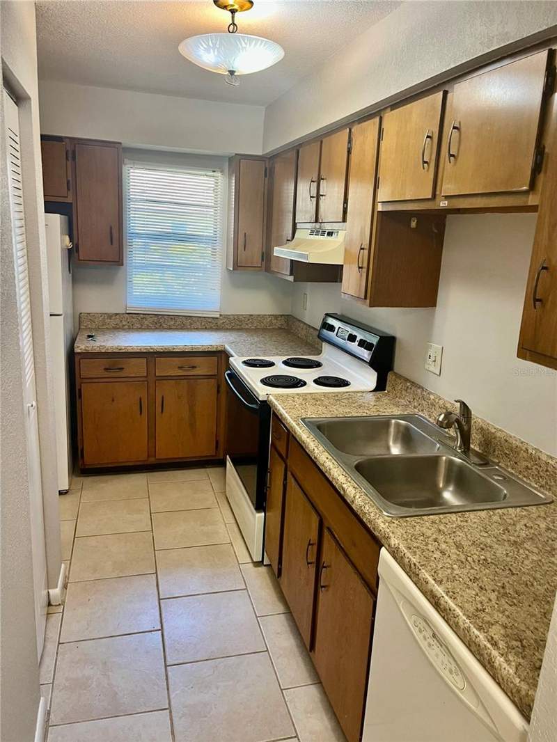 2 bedroom Condominium at 3430 NW 21st Drive #D-2, Palmetto Villas, Gainesville — photo 3