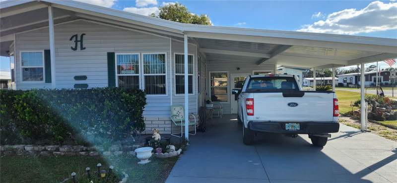 2 bedroom Manufactured Home at 36330 Le Sabre Way, Oaks Royal, Zephyrhills — photo 2