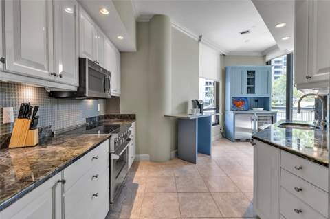 1241 Gulf Of Mexico Drive #109, Longboat Key FL - photo 13 of 41