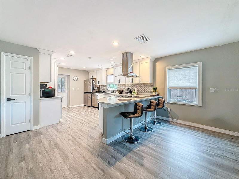 3 bedroom Single Family Residence at 1859 OKLAHOMA AVENUE, SHORE ACRES EDGEWATER SEC BLKS 7 8 9 10 11 12 & 16, ST PETERSBURG — photo 5