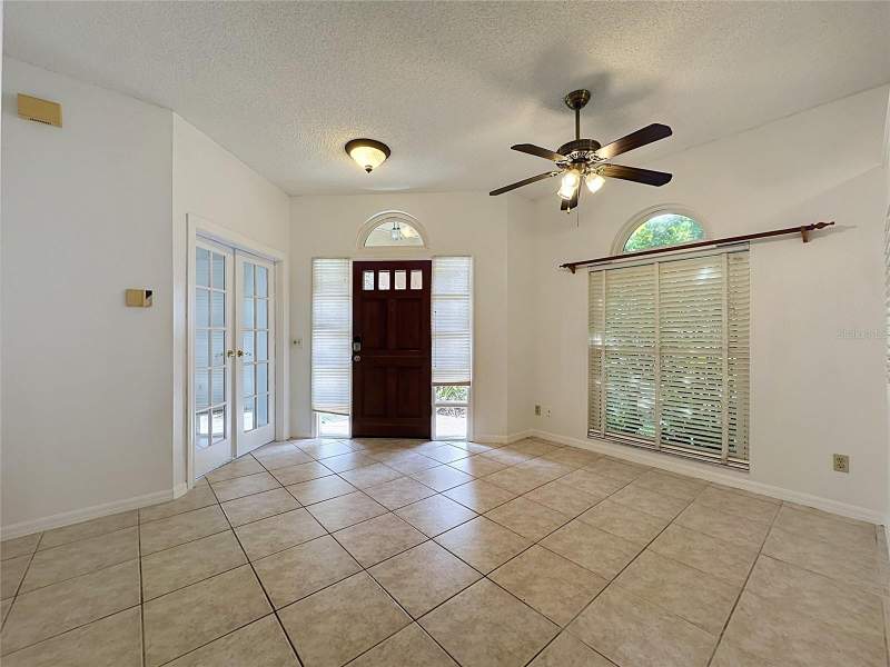 4 bedroom Single Family Residence at 1047 Kelly Creek Circle, Twin Rivers Sec 3A, Oviedo — photo 4
