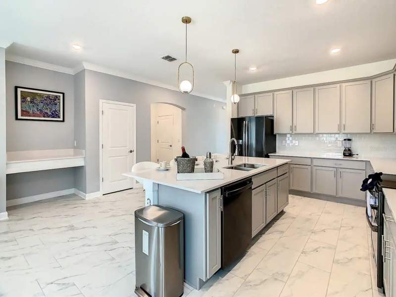 6 bedroom Single Family Residence at 2908 Protagonist Street, Cove At Storey Lake 4, Kissimmee — photo 5