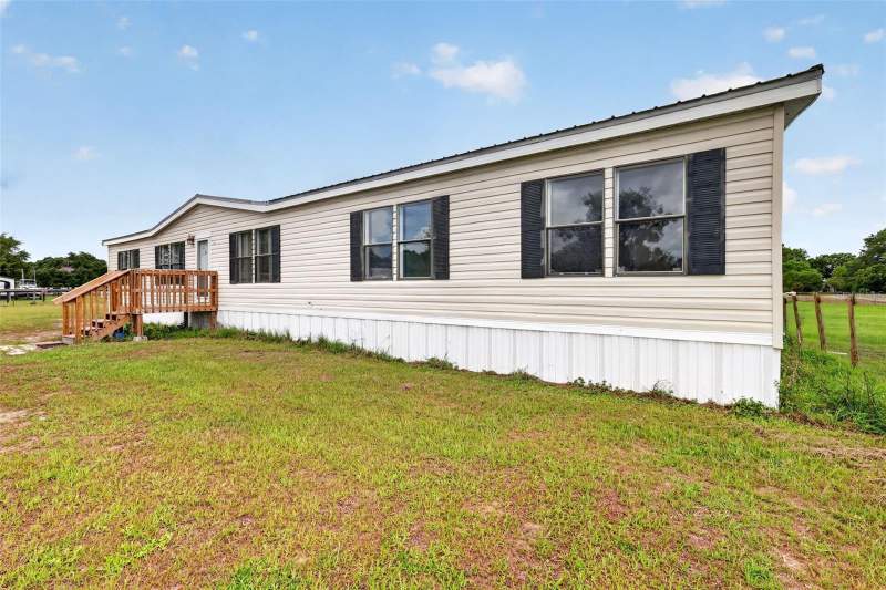 5 bedroom Manufactured Home at 311 SE Highway 42, Foxborough Farms, Summerfield — photo 3