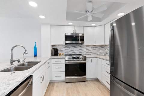 1250 N Portofino Drive #304, Sarasota FL - photo 16 of 45