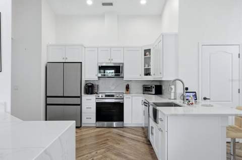 8945 Whitemarsh Avenue, Sarasota FL - photo 18 of 63