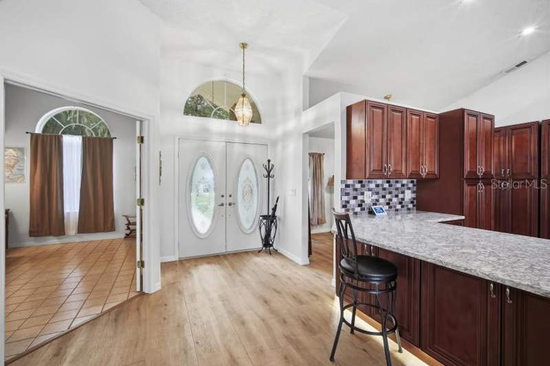 4 bedroom Single Family Residence at 483 Lincoln Avenue, Masaryktown, Masaryktown — photo 5