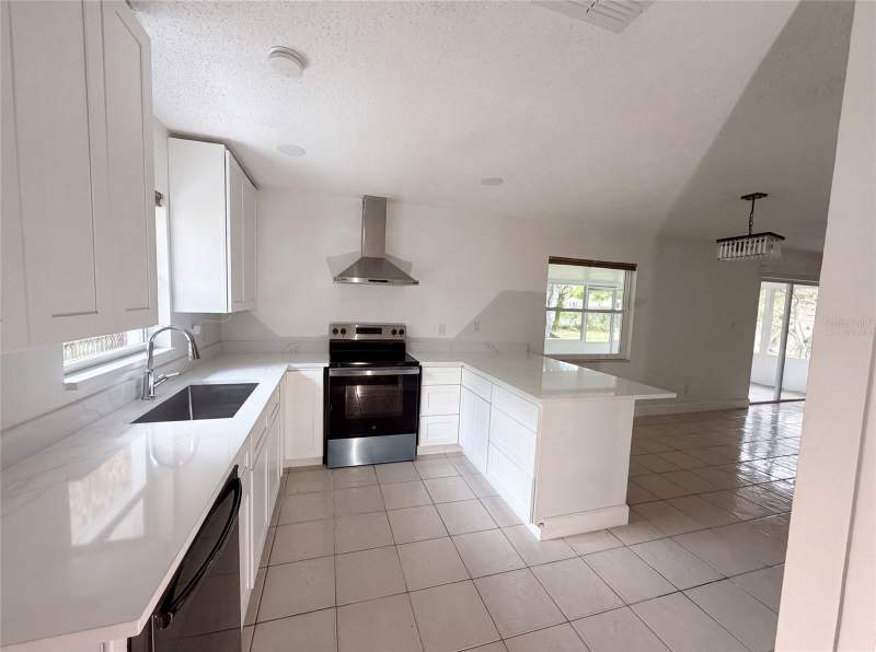 3 bedroom Single Family Residence at 2401 Myakka Drive, South Pointe, Orlando — photo 2