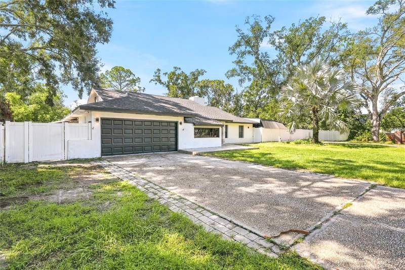 4 bedroom Single Family Residence at 12726 Barrett Drive, Pine Meadows Sub, Tampa — photo 4