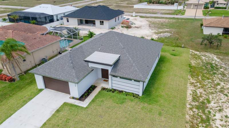 3 bedroom Single Family Residence at 1638 NW 36th Place, Cape Coral, Cape Coral — photo 2