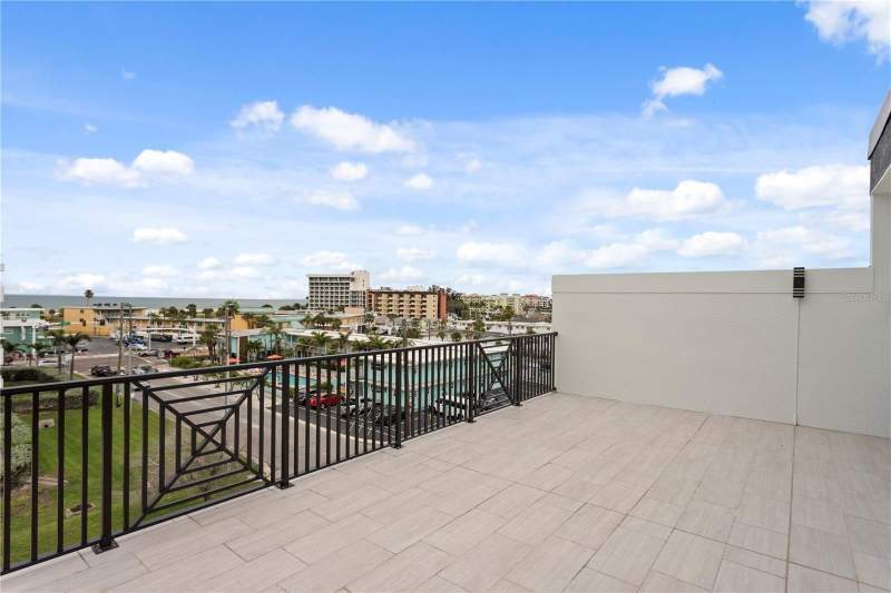 5 bedroom Condominium at 11605 1st Street #B3, Treasure Island City Of, Treasure Island — photo 3