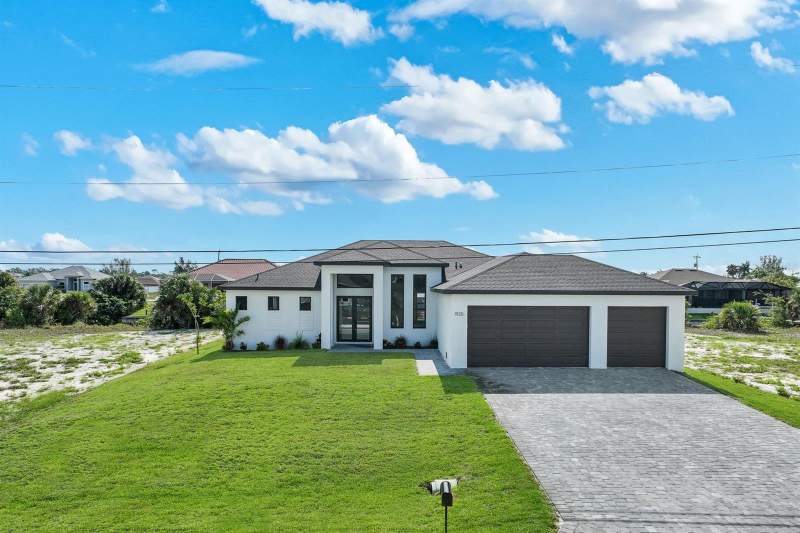 4 bedroom Single Family Residence at 1925 NW 34th Place, Cape Coral, Cape Coral — photo 2