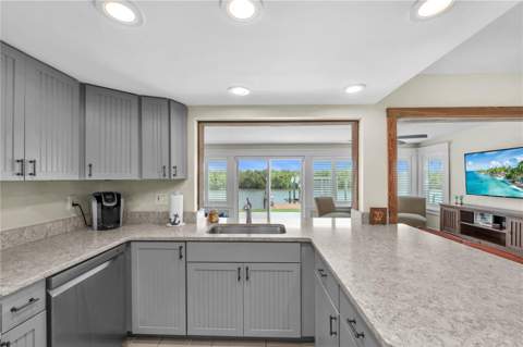 911 Silver Palm Way, Apollo Beach FL - photo 21 of 35