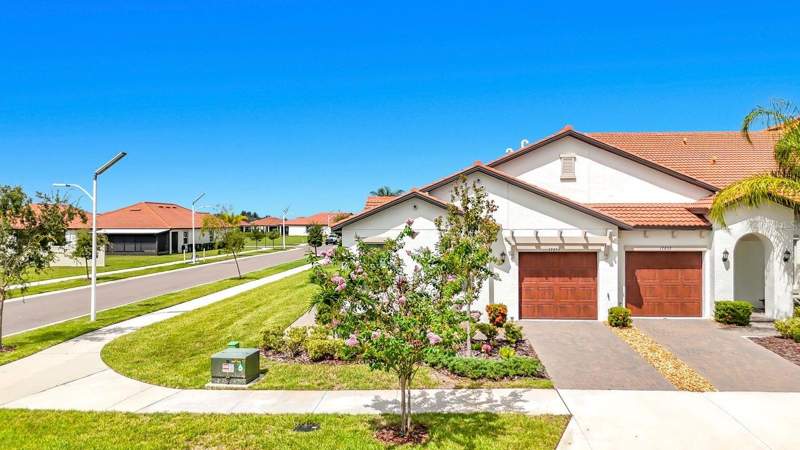 2 bedroom Villa at 17255 Holly Well Avenue, Medley At Southshore Bay, Wimauma — photo 2