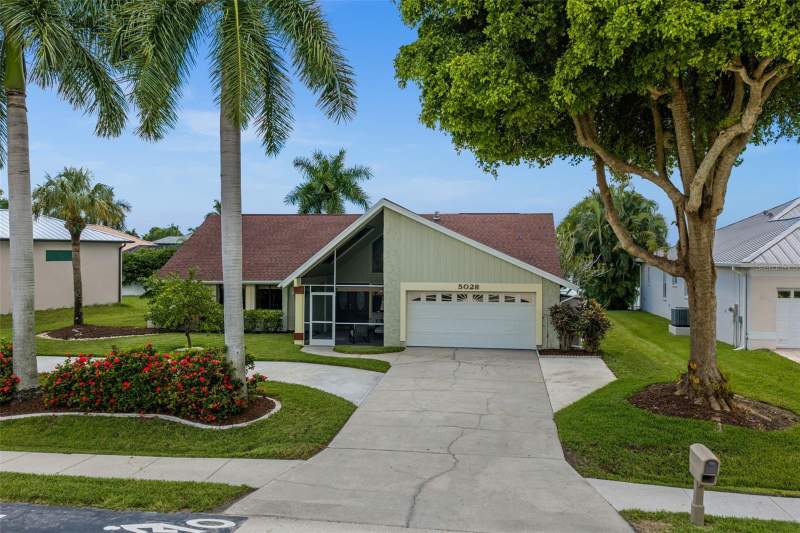 3 bedroom Single Family Residence at 5028 Pelican Boulevard, Cape Coral, Cape Coral — photo 2