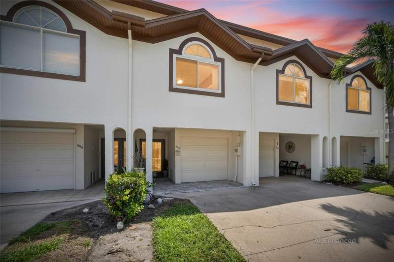 3 bedroom Townhouse at 394 MADEIRA CIRCLE, PALMS OF TIERRA, ST PETERSBURG — photo 1