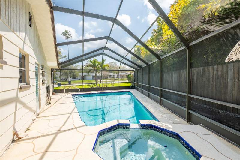 2 bedroom Single Family Residence at 1830 Oak Forest Drive, Forest Wood Estates, Clearwater — photo 3
