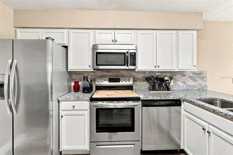 3 bedroom Single Family Residence at 13247 SW 3rd Court, Turning Pointe Estate, Ocala — photo 5