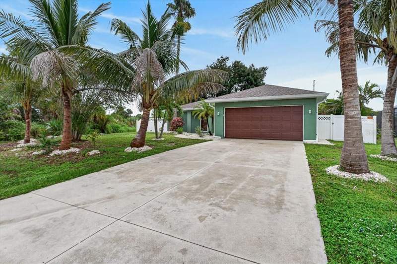 3 bedroom Single Family Residence at 9293 Fruitland Avenue, Port Charlotte Sec 074, Englewood — photo 2