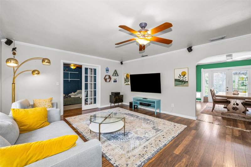 4 bedroom Single Family Residence at 4994 17th Avenue, Disston Hills Sec A & B, St Petersburg — photo 2