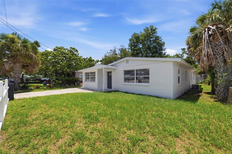 4 bedroom Single Family Residence at 4009 E Powhatan Avenue, Bellmont Heights, Tampa — photo 4