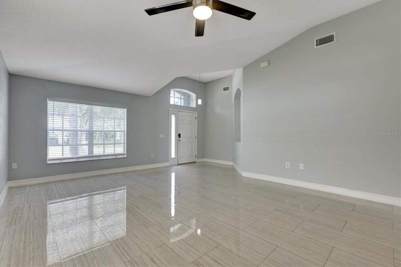 4 bedroom Single Family Residence at 8105 Tar Hollow Drive, Carriage Pointe Ph 1, Gibsonton — photo 4