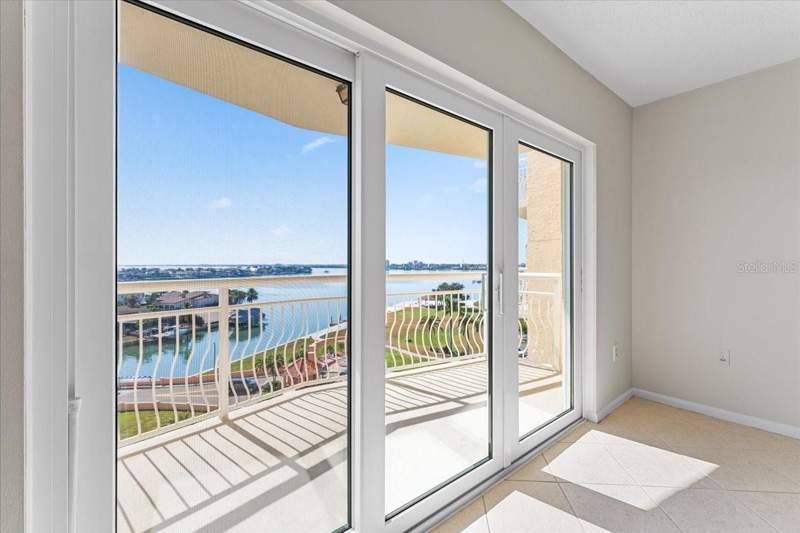 2 bedroom Condominium at 4900 BRITTANY DRIVE #812, BAYWAY ISLES POINT BRITTANY SIX, ST PETERSBURG — photo 4