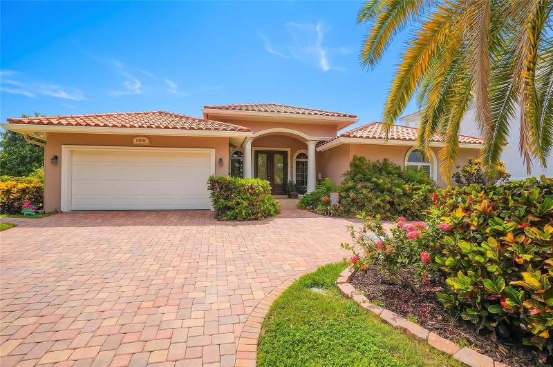 5 bedroom Single Family Residence at 2001 Illinois Ave NE, Venetian Isles, St Petersburg — photo 5